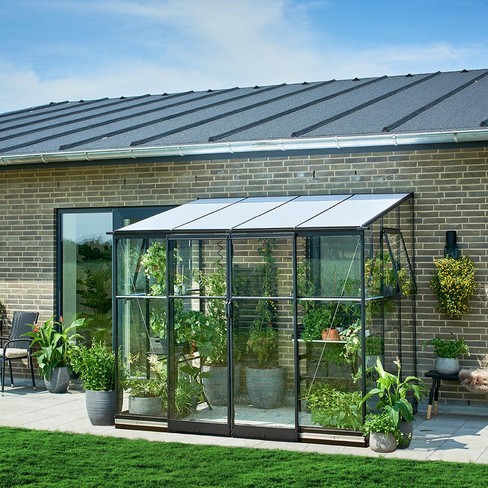 Drivhus med sokkel QUBE VEGGDRIVHUS 4,7 m² – 7,1 m² 4,7 m²